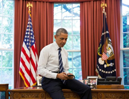 US President Barack Obama has smashed the Twitter Guinness World Records world record for the fastest time to reach one million followers. 